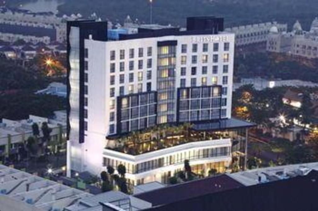 Brits Hotel Караванг Екстер'єр фото